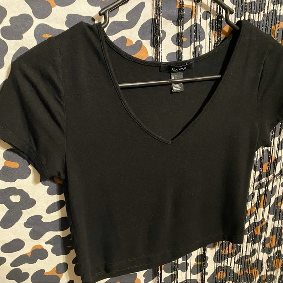 FOREVER 21 SOFT BLACK CROP TOP - Picture 1 of 3